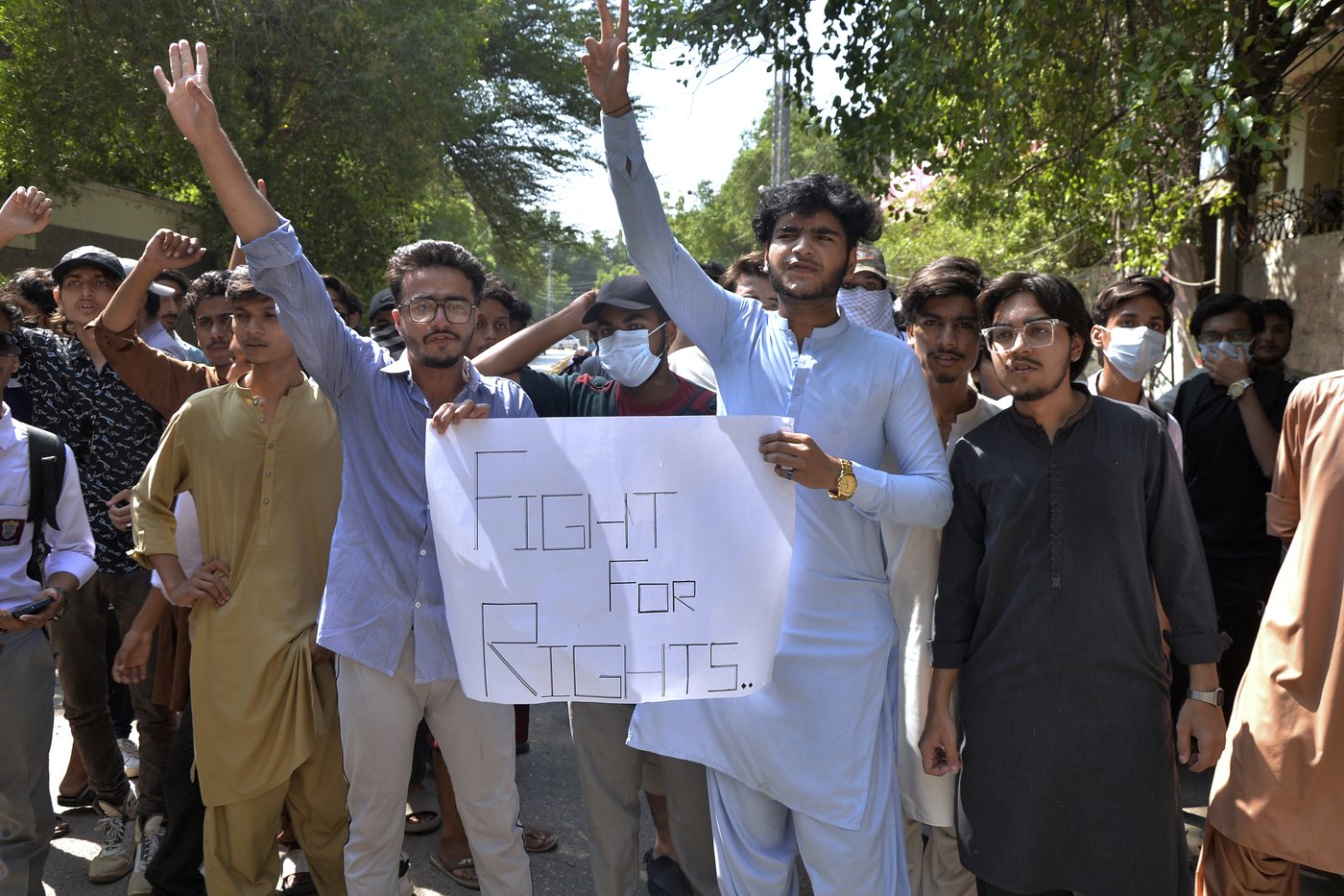 Pakistani police fire tear gas at protesting students as anger spreads over alleged on-campus rape | iNFOnews.ca