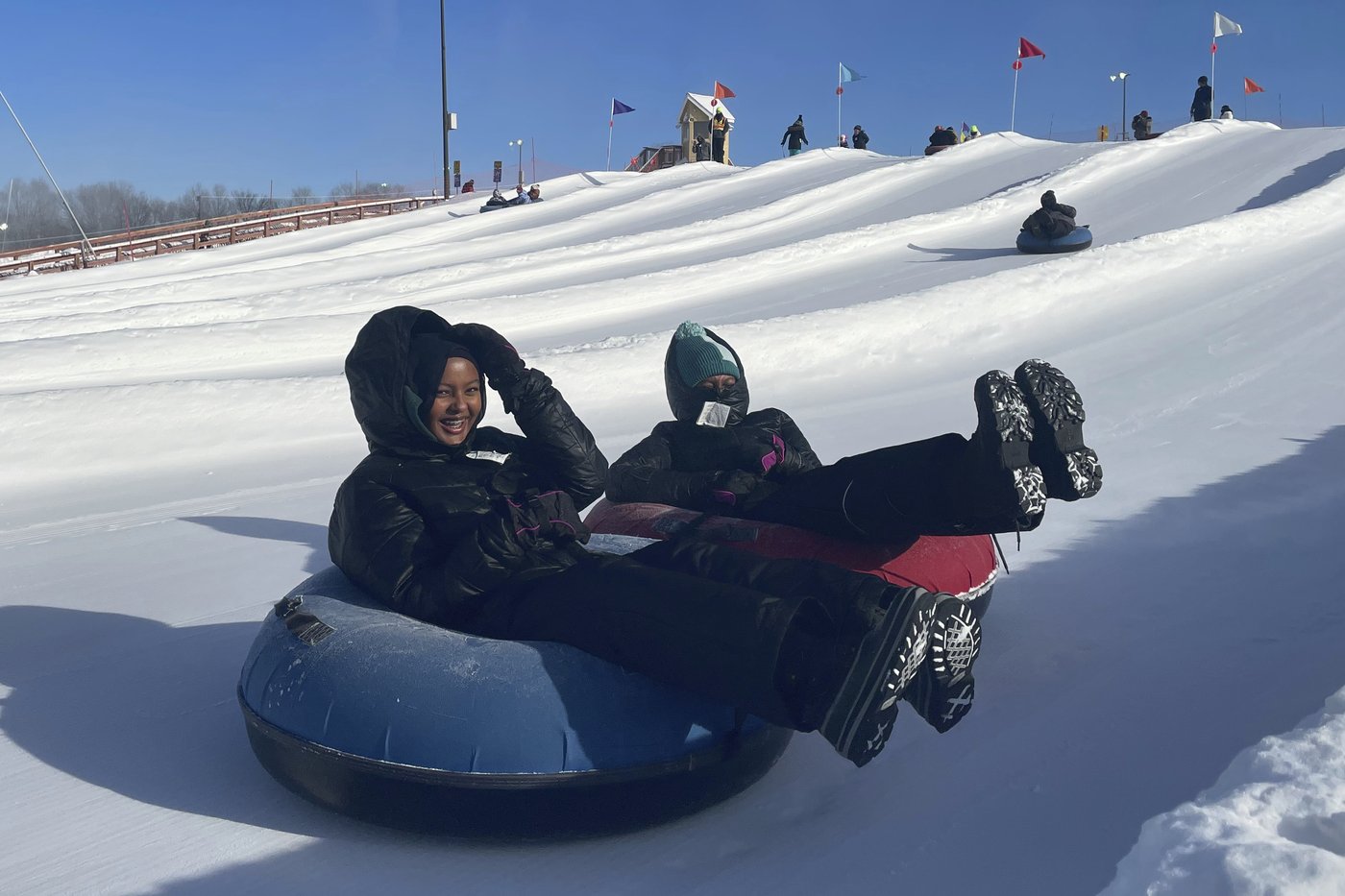 Scarves over headscarves, Muslim women’s outdoors group tackles snow tubing in Minnesota | iNFOnews.ca