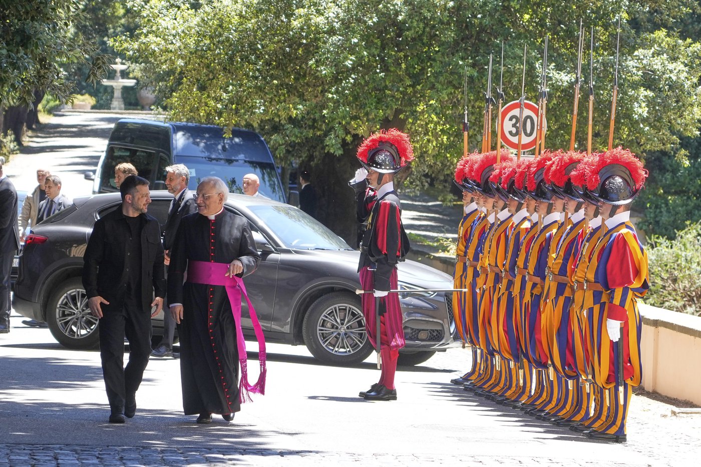 Ukraine's Zelenskyy meets with Pope Leo XIV. Both propose the Vatican as site for peace talks | iNFOnews.ca Ukraine's Zelenskyy meets with Pope Leo XIV. Both propose the Vatican as site for peace talks | iNFOnews.ca