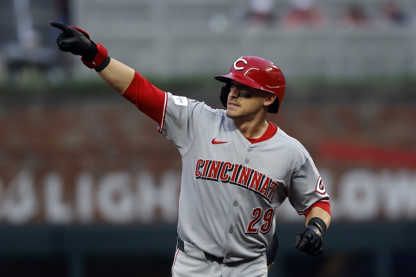Friedl hits 2 homers as Reds overcome Greene's groin injury to beat Braves 4-3 and end 4-game skid | iNFOnews.ca Friedl hits 2 homers as Reds overcome Greene's groin injury to beat Braves 4-3 and end 4-game skid | iNFOnews.ca