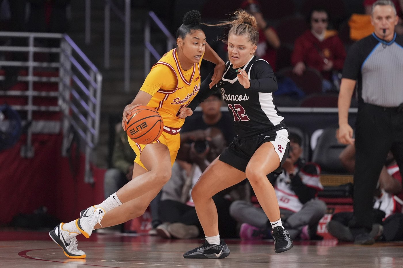 In a 'Final Four-type weekend,' two top-6 clashes put women's college basketball focus on West Coast | iNFOnews.ca In a 'Final Four-type weekend,' two top-6 clashes put women's college basketball focus on West Coast | iNFOnews.ca