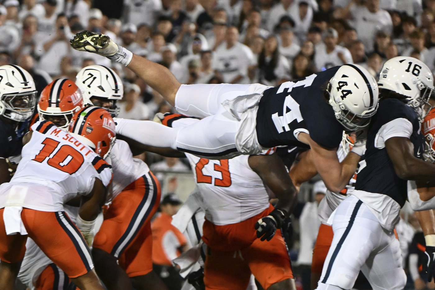 Singleton, Allen score TDs as No. 9 Penn State beats No. 19 Illinois 21-7 | iNFOnews.ca Singleton, Allen score TDs as No. 9 Penn State beats No. 19 Illinois 21-7 | iNFOnews.ca