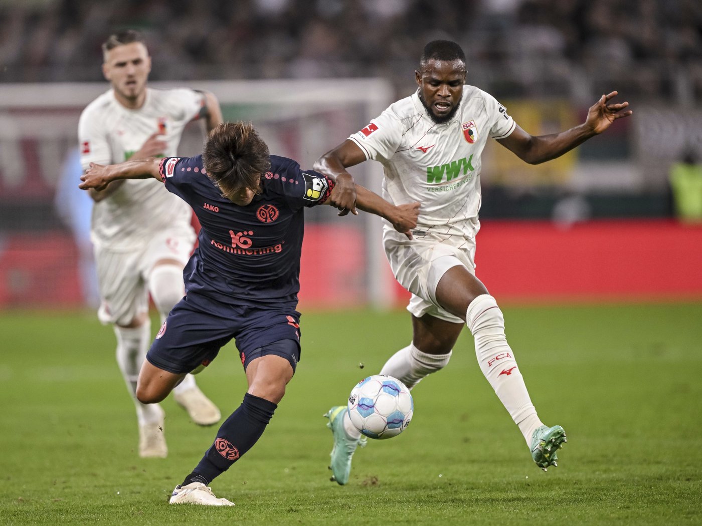 Two sent off as underdog Mainz beats Augsburg in eventful Bundesliga clash | iNFOnews.ca