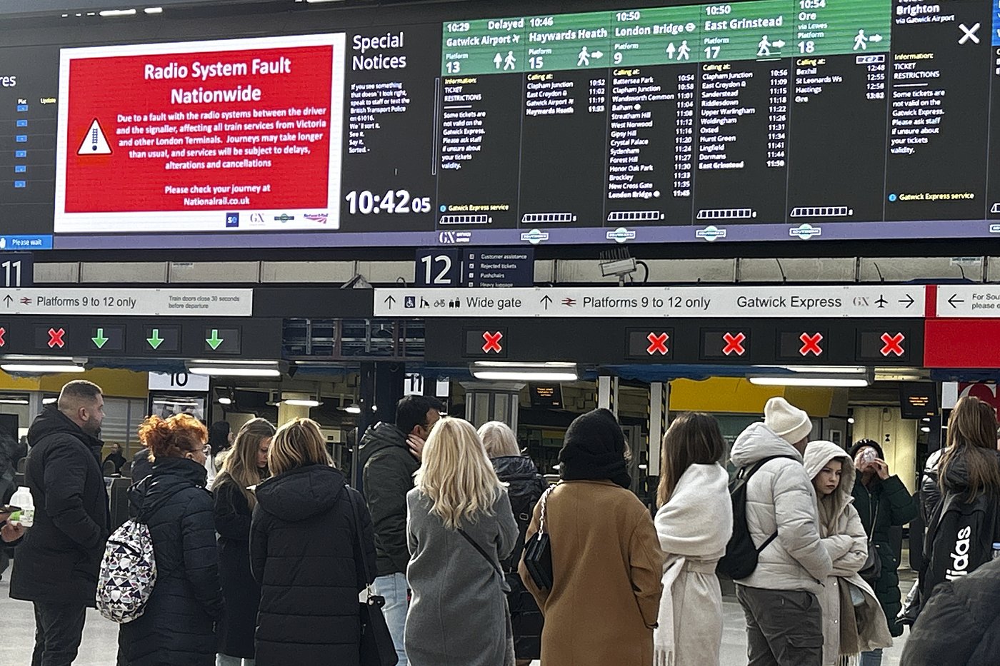 UK rail travel returns to normal after problems with a radio system disrupted the morning commute | iNFOnews.ca UK rail travel returns to normal after problems with a radio system disrupted the morning commute | iNFOnews.ca