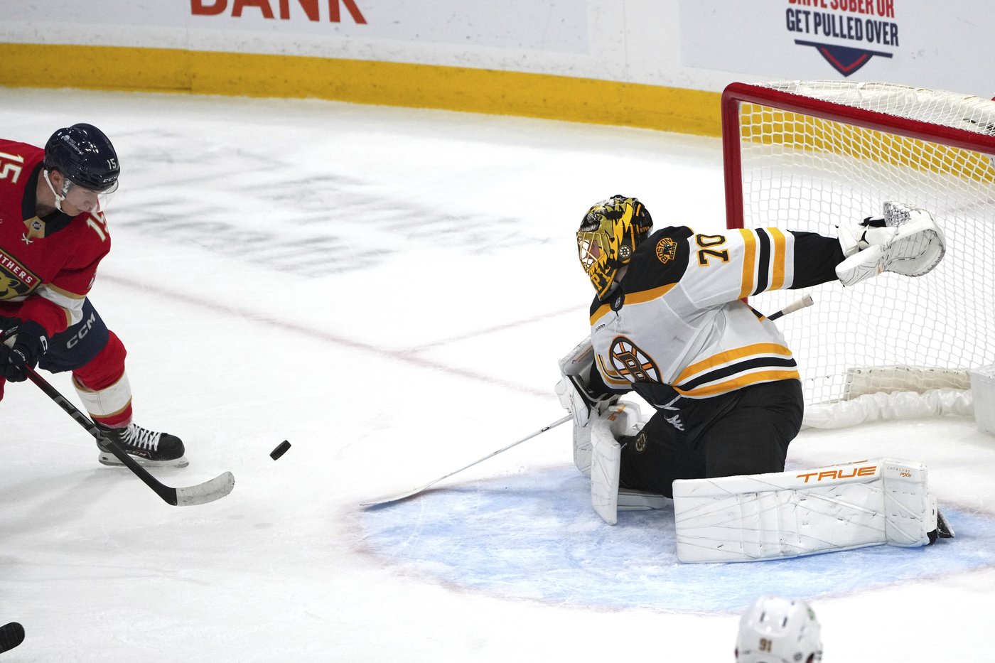 Bennett scores twice, Panthers open their title defense by getting past rival Bruins 6-4 | iNFOnews.ca