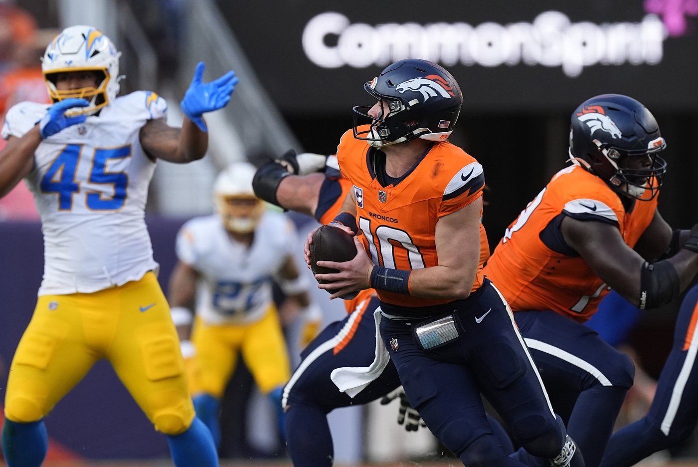Herbert leads Chargers to 23-16 win over the Broncos, who lose Surtain to a concussion | iNFOnews.ca Herbert leads Chargers to 23-16 win over the Broncos, who lose Surtain to a concussion | iNFOnews.ca