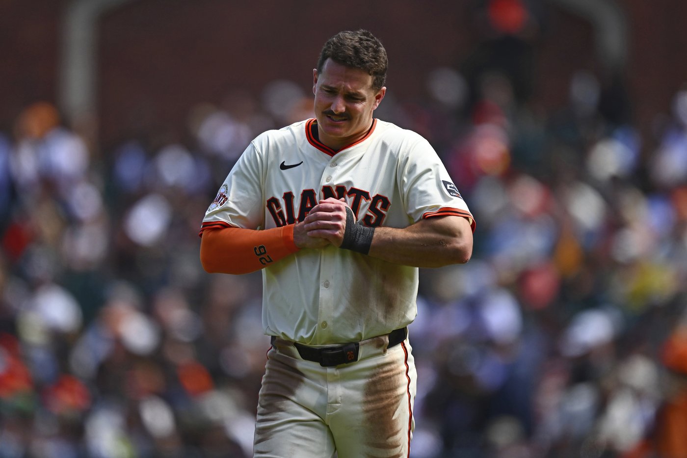 Giants third baseman Matt Chapman goes on 10-day injured list with sprained right hand | iNFOnews.ca Giants third baseman Matt Chapman goes on 10-day injured list with sprained right hand | iNFOnews.ca