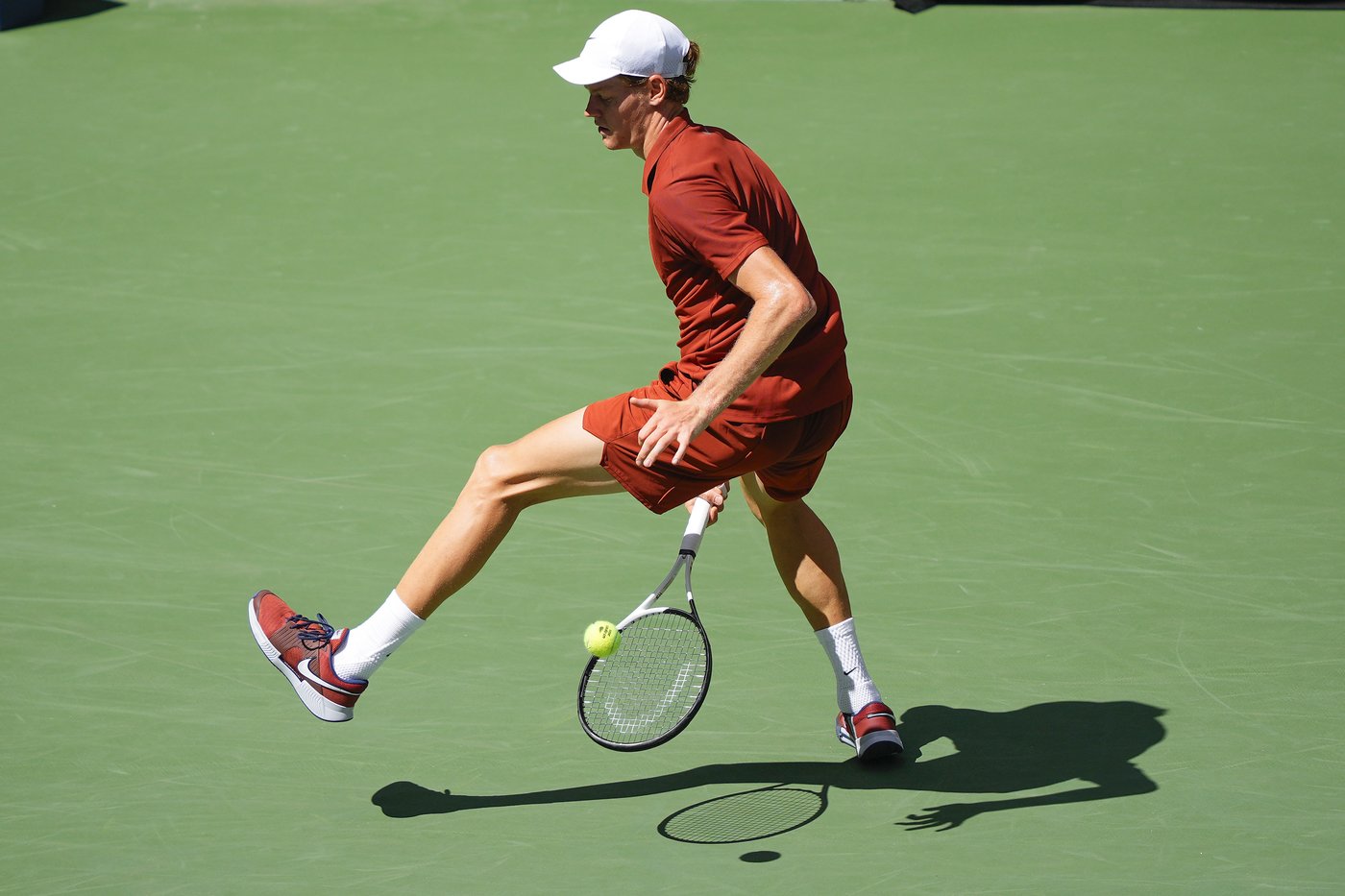 Jannik Sinner looks fully healthy in an easy US Open win to begin his title defense | iNFOnews.ca