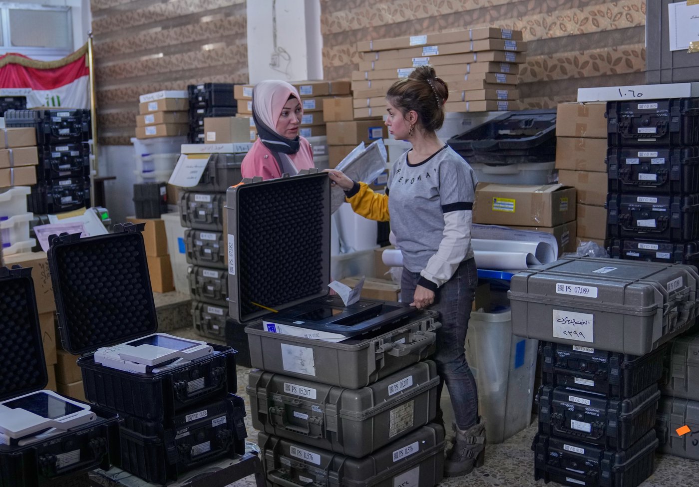 Photos show Iraqis voting in parliamentary election | iNFOnews.ca