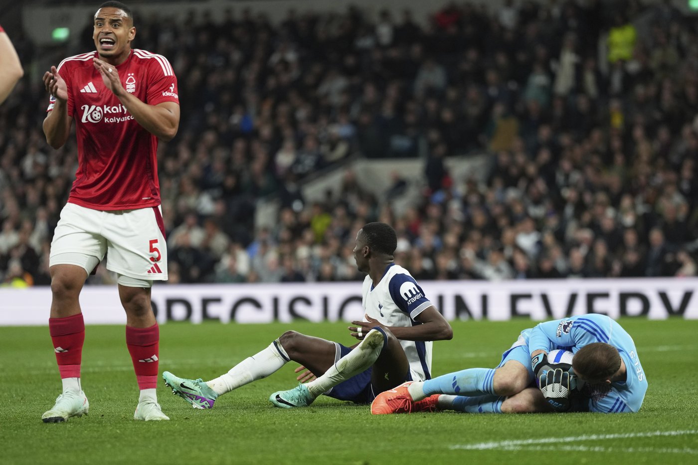 Forest beats Spurs to move into third and Leeds and Burnley win promotion from the Championship | iNFOnews.ca
