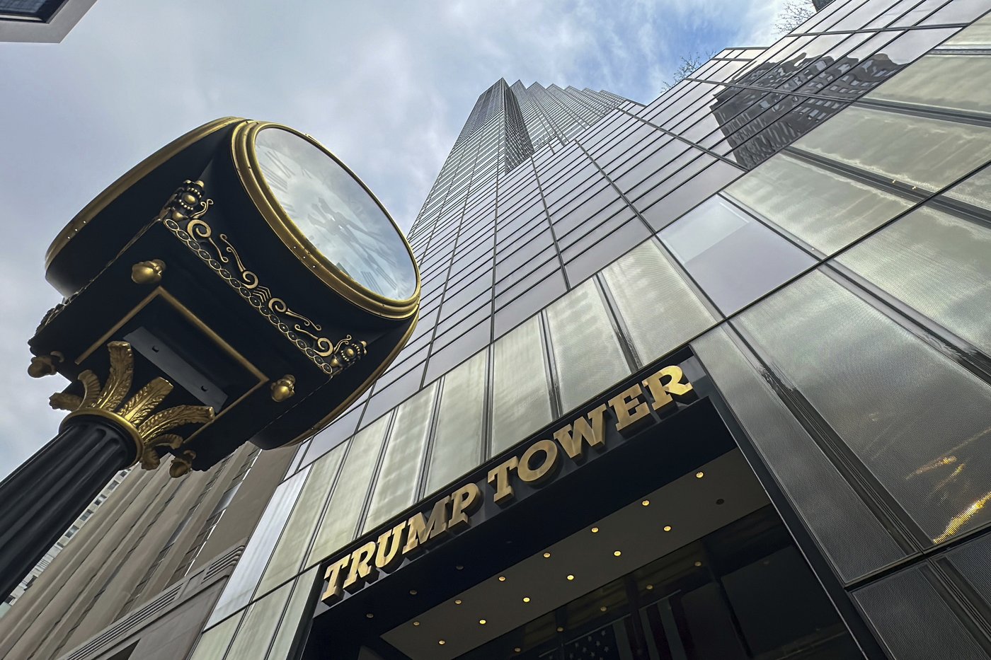 Person found on 'elevated surface' inside Trump Tower in New York is arrested, police say | iNFOnews.ca Person found on 'elevated surface' inside Trump Tower in New York is arrested, police say | iNFOnews.ca