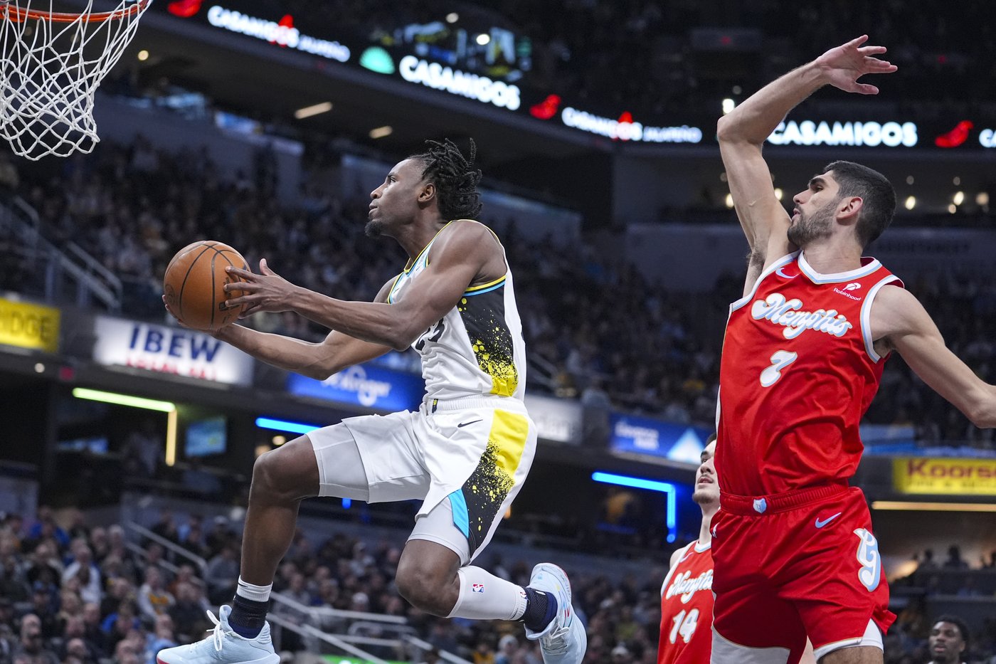 Pacers overcome slow start with 50-point 2nd quarter and pull away from Grizzlies 127-113 | iNFOnews.ca