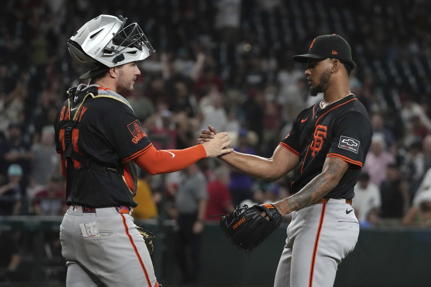 Bailey hits sacrifice fly in 10th to lift Giants over D-backs and snap 4-game losing streak | iNFOnews.ca