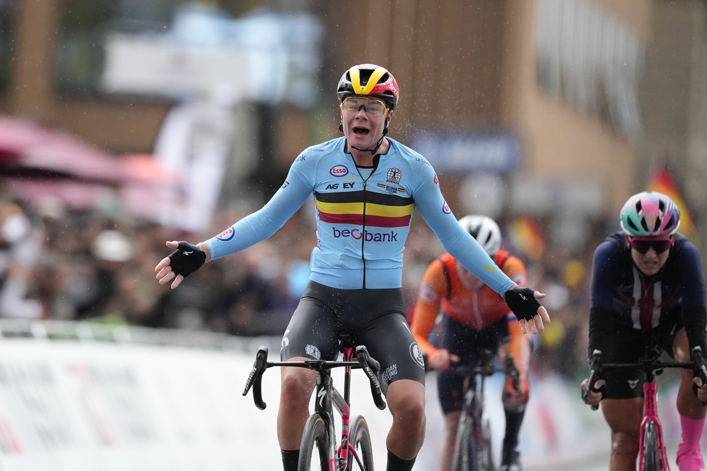 Lotte Kopecky defends women's road title at world cycling championship | iNFOnews.ca Lotte Kopecky defends women's road title at world cycling championship | iNFOnews.ca