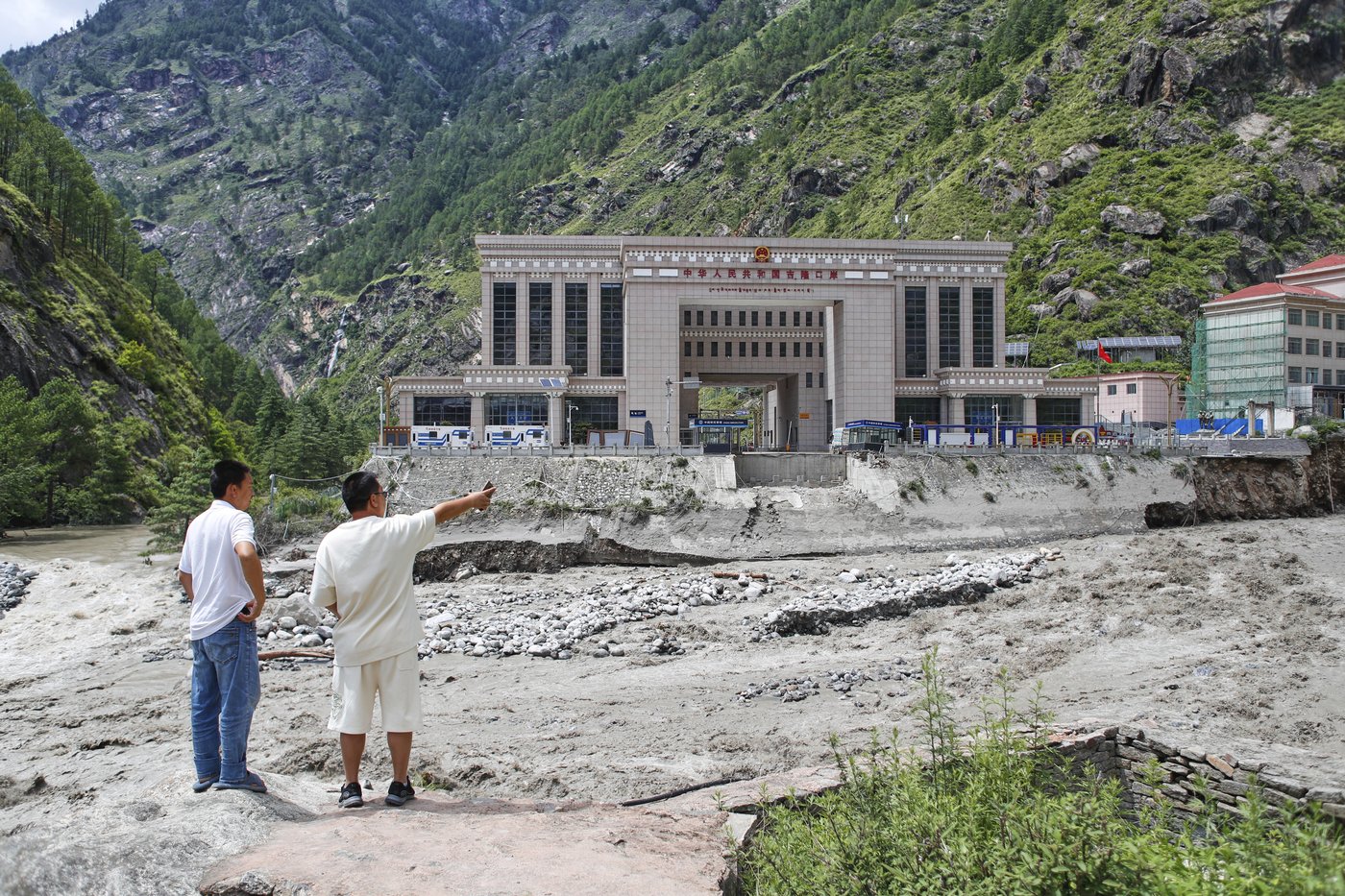 Rescuers search for 19 missing and recover 9 bodies after flooding in Nepal | iNFOnews.ca