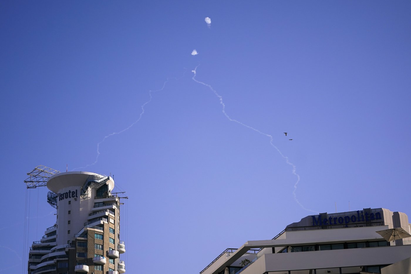 Middle East latest: Sirens sound across Tel Aviv as projectiles are intercepted near Blinken's hotel | iNFOnews.ca