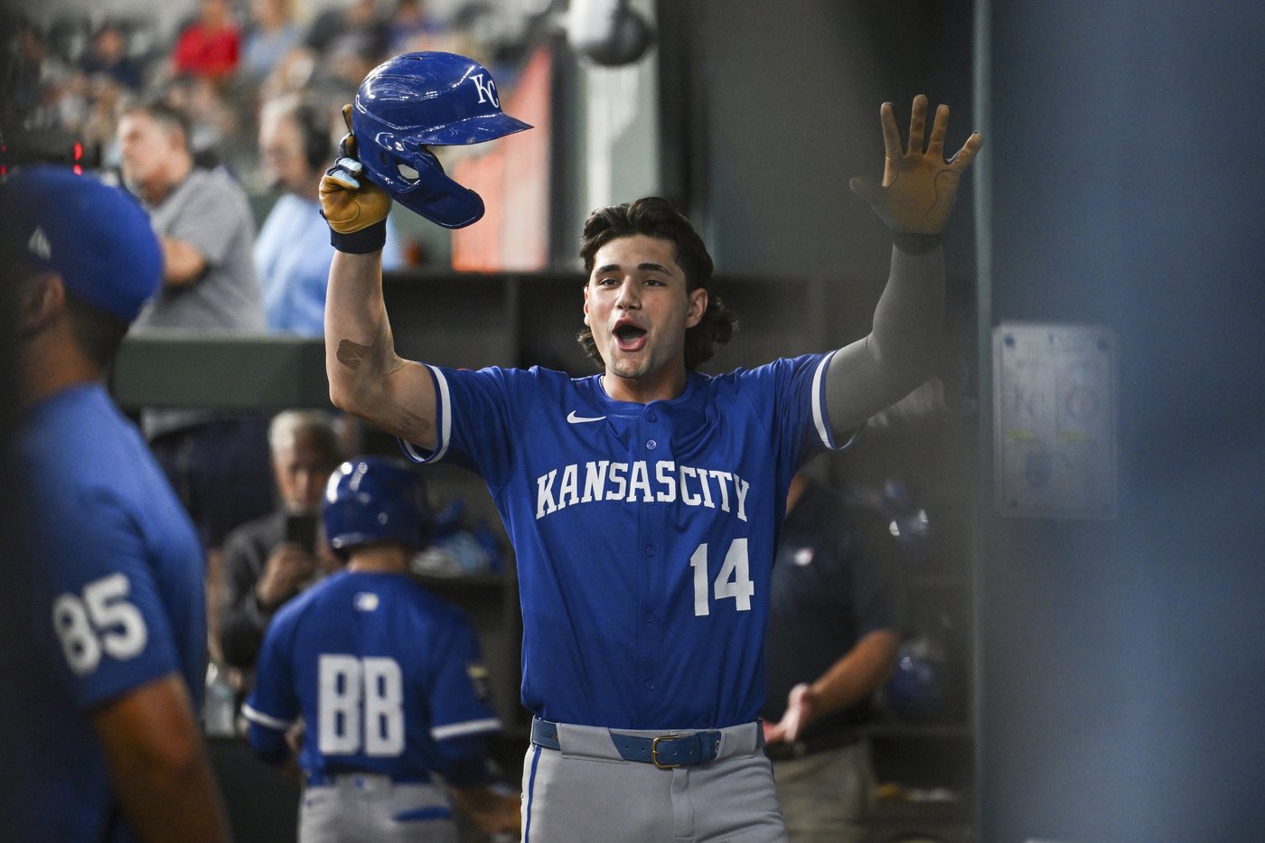 Royals top prospect Jac Caglianone goes deep twice at Texas for his 1st big league homers | iNFOnews.ca