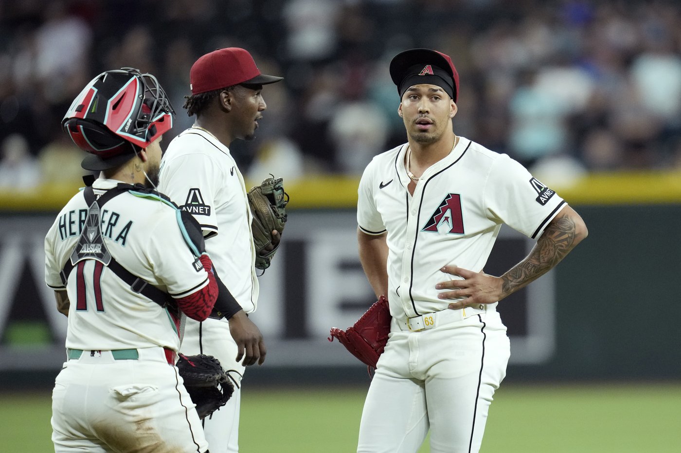 Diamondbacks reliever Justin Martinez exits with elbow tightness in 9th inning against Mariners | iNFOnews.ca