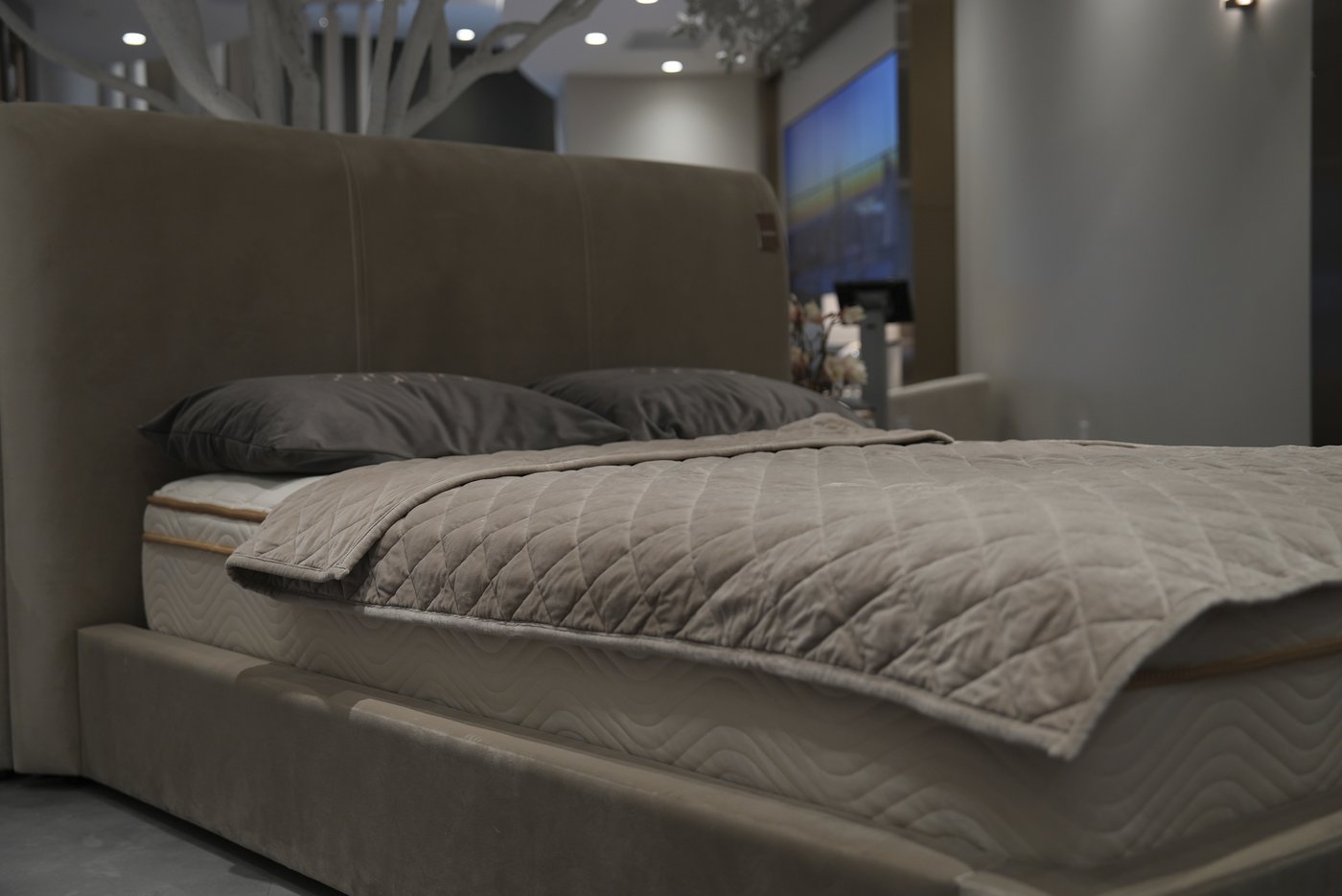 Do weighted blankets help you sleep better? Here's what to know | iNFOnews.ca