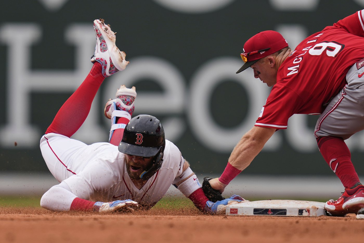 Wilyer Abreu's RBI single helps Red Sox to 5-3 win over Reds in completion of suspended game | iNFOnews.ca