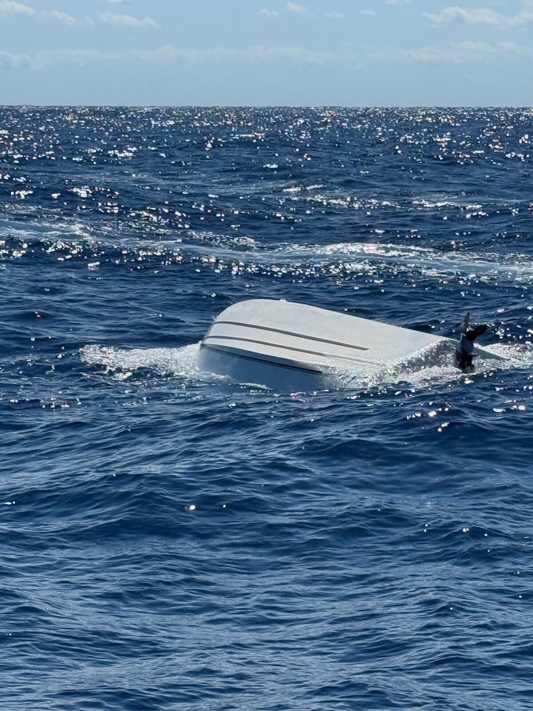 Search suspended for 5 missing from capsized boat involved in 'failed suspected smuggling venture' | iNFOnews.ca Search suspended for 5 missing from capsized boat involved in 'failed suspected smuggling venture' | iNFOnews.ca