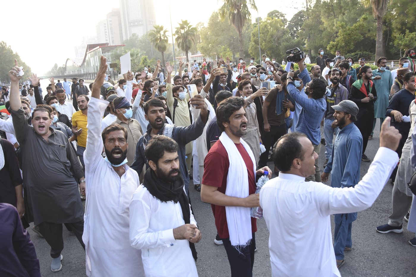 Pakistan capital locked down to thwart a rally to support ex-leader Imran Khan | iNFOnews.ca