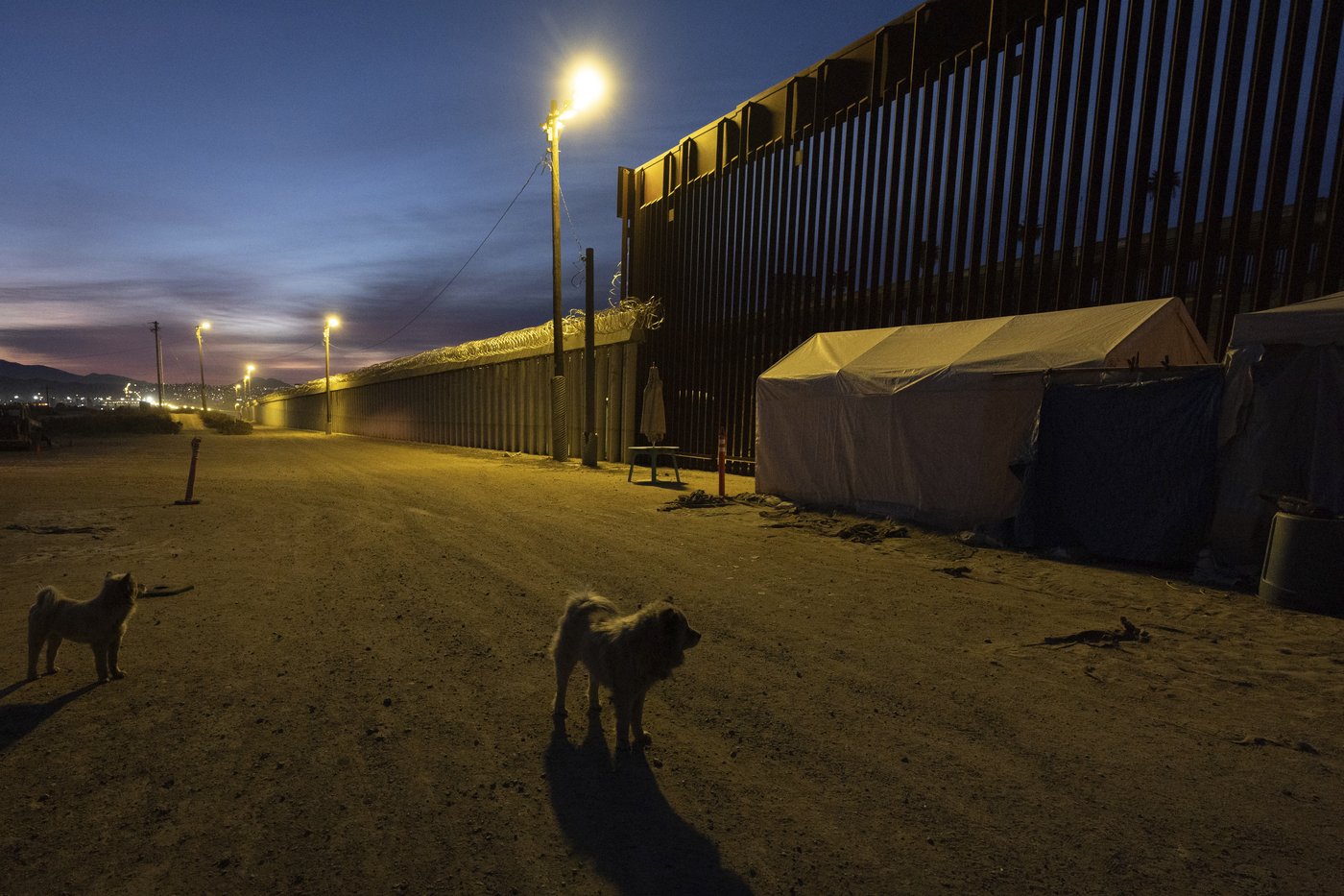 Pentagon to send up to 1,500 active duty troops to help secure US-Mexico border, officials say | iNFOnews.ca