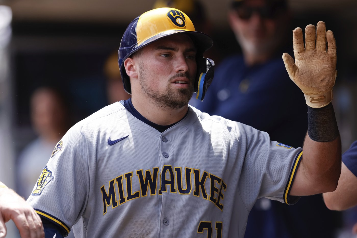 Brewers pound 17 hits to complete 3-game sweep of Twins with 9-8 win | iNFOnews.ca
