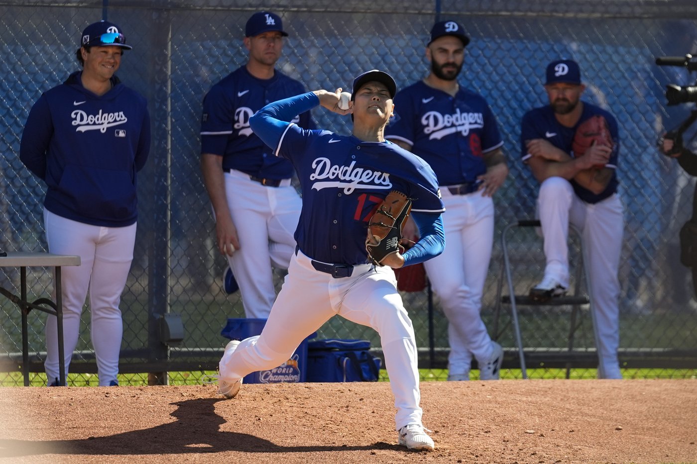 Dodgers star Shohei Ohtani throws 1st BP of spring training, taking a step toward possibly pitching | iNFOnews.ca