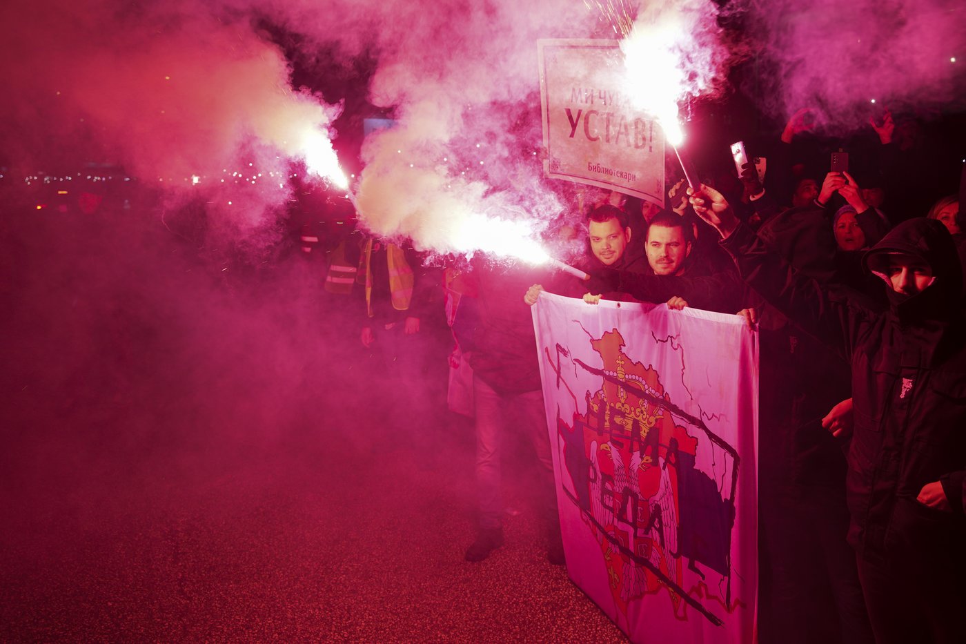 Serbia's protesting students and supporters of the president hold parallel rallies as tensions spike | iNFOnews.ca Serbia's protesting students and supporters of the president hold parallel rallies as tensions spike | iNFOnews.ca