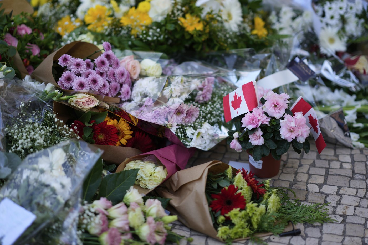 Cabins in Lisbon streetcar crash lost balance after cable linking them disconnected | iNFOnews.ca Cabins in Lisbon streetcar crash lost balance after cable linking them disconnected | iNFOnews.ca