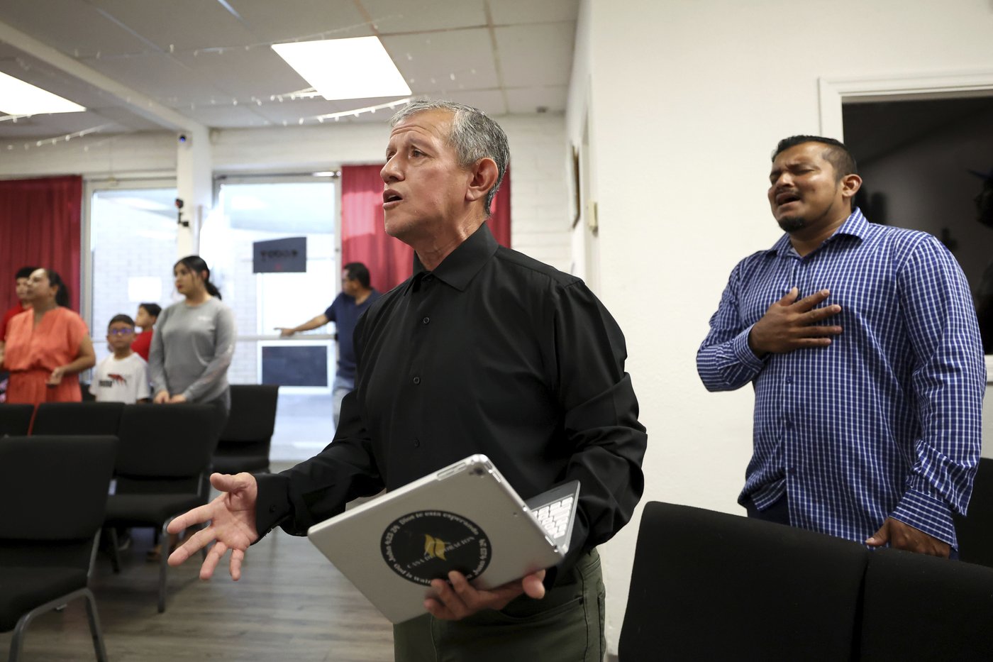 Latino evangelical voters torn between their faith and harsh rhetoric around immigration | iNFOnews.ca Latino evangelical voters torn between their faith and harsh rhetoric around immigration | iNFOnews.ca