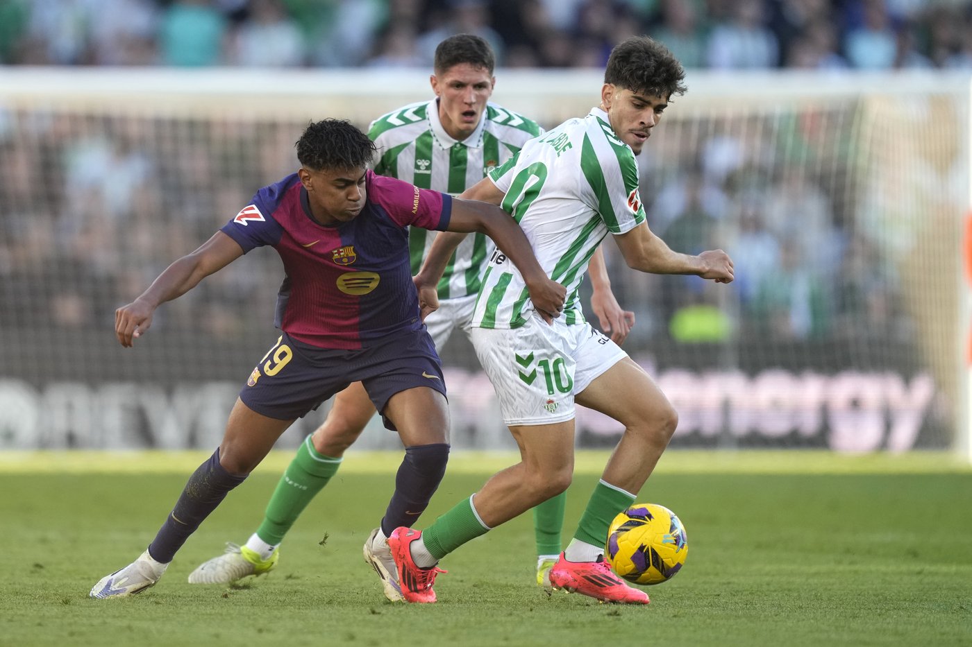Flick sent off for protesting penalty in Barcelona draw and Real Madrid closes on leader | iNFOnews.ca Flick sent off for protesting penalty in Barcelona draw and Real Madrid closes on leader | iNFOnews.ca
