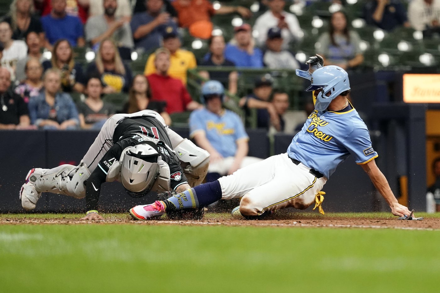NL Central champion Brewers overcome 8-run deficit and beat Diamondbacks 10-9 | iNFOnews.ca NL Central champion Brewers overcome 8-run deficit and beat Diamondbacks 10-9 | iNFOnews.ca