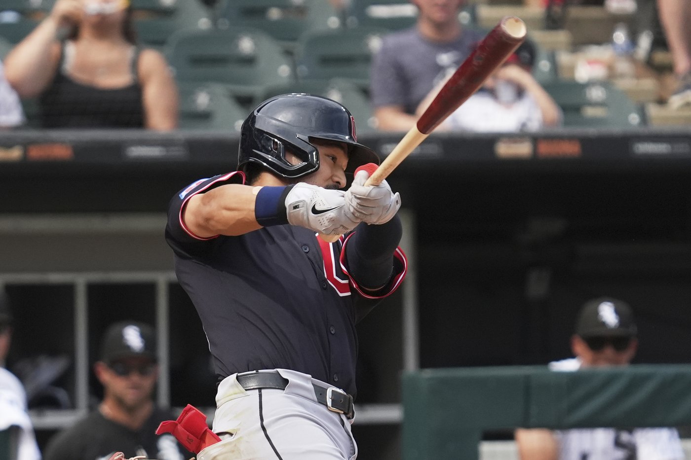 Kwan drives in go-ahead run in 10th, makes sliding catch in bottom half as Guardians beat White Sox | iNFOnews.ca