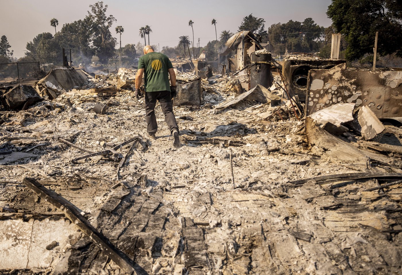 Southern California wildfire destroys 132 structures as officials look for fierce winds to subside | iNFOnews.ca Southern California wildfire destroys 132 structures as officials look for fierce winds to subside | iNFOnews.ca