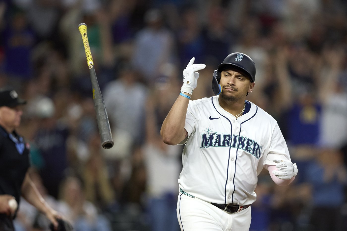 Mariners first baseman Josh Naylor leaves game vs. White Sox due to sore shoulder | iNFOnews.ca Mariners first baseman Josh Naylor leaves game vs. White Sox due to sore shoulder | iNFOnews.ca
