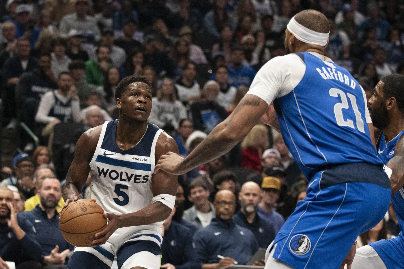 Edwards scores 26, Wolves hold on to beat Mavs 105-99 after Doncic injury | iNFOnews.ca
