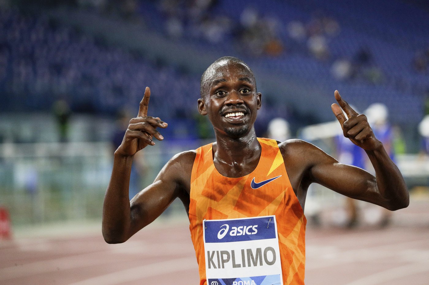 Ugandan Kiplimo smashes men's half-marathon world record in under 57 minutes | iNFOnews.ca