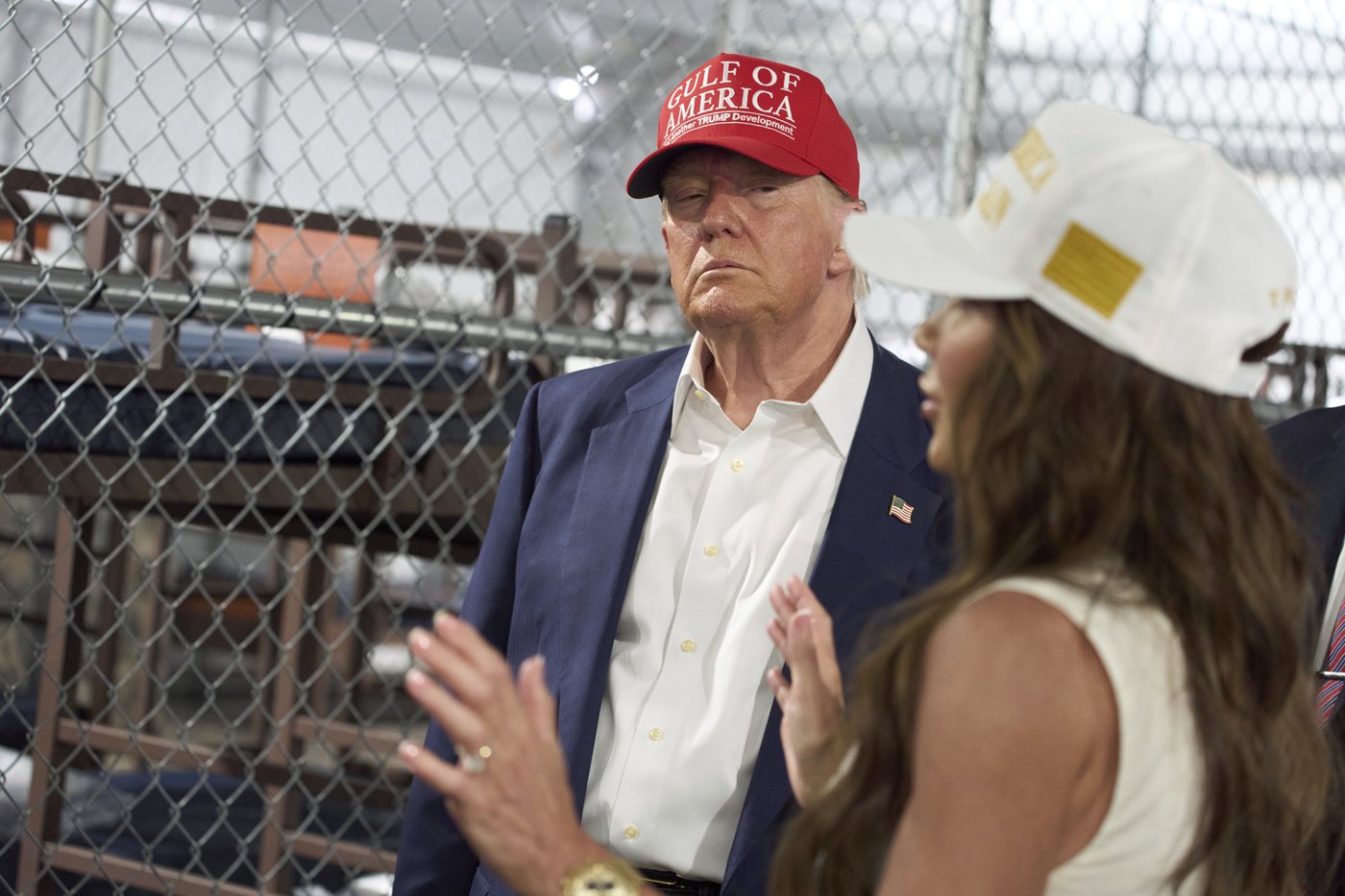 Trump tours Florida immigration lockup and jokes about escapees having to run from alligators | iNFOnews.ca Trump tours Florida immigration lockup and jokes about escapees having to run from alligators | iNFOnews.ca