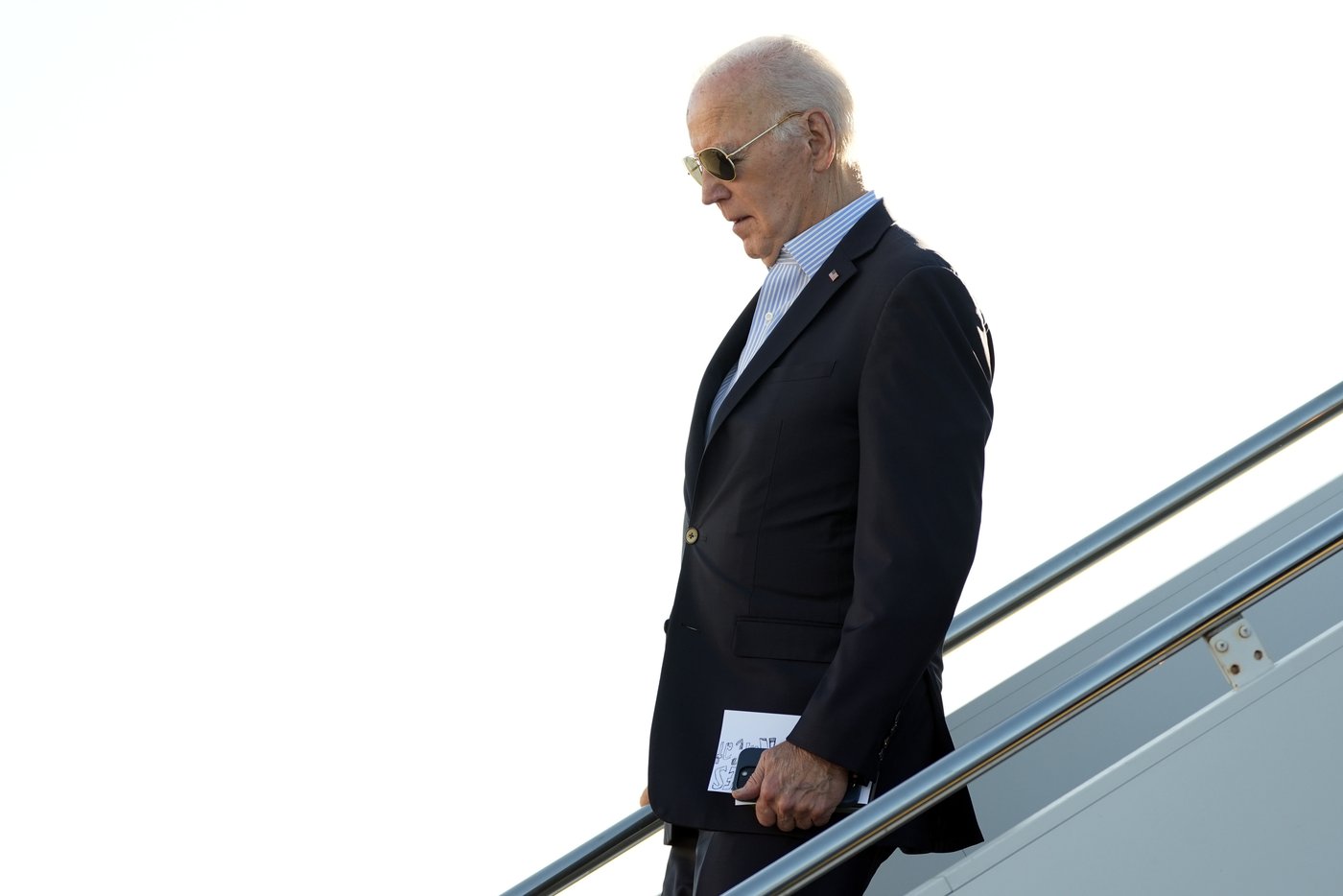 Biden suggests he'd like to smack 'macho guys' during final campaign stop | iNFOnews.ca