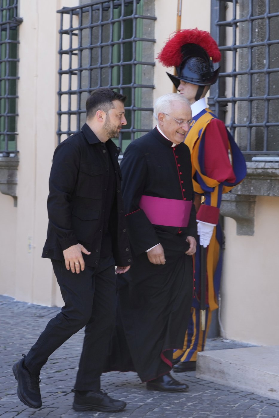 Ukraine's Zelenskyy meets with Pope Leo XIV. Both propose the Vatican as site for peace talks | iNFOnews.ca Ukraine's Zelenskyy meets with Pope Leo XIV. Both propose the Vatican as site for peace talks | iNFOnews.ca