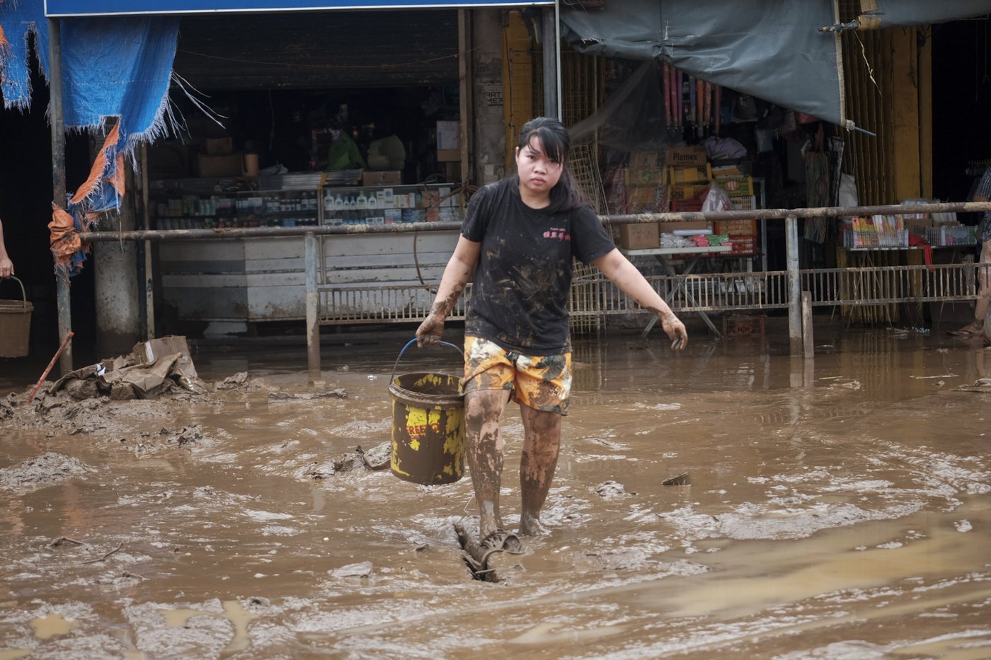 Floods in Philippines kill at least 9 and trap others on roofs as storm approaches | iNFOnews.ca Floods in Philippines kill at least 9 and trap others on roofs as storm approaches | iNFOnews.ca