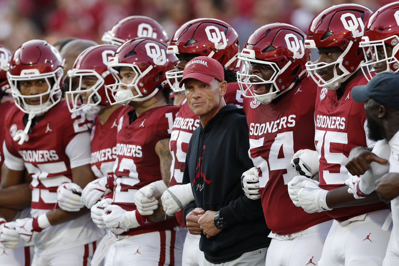 Oklahoma's defense shines under Brent Venables as Sooners jump to No. 13 in AP Top 25 | iNFOnews.ca