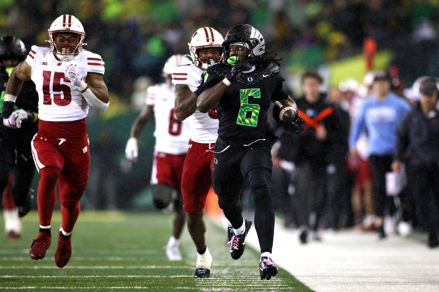 Former Pac-12 schools make strides in adjusting to Big Ten's run-heavy style | iNFOnews.ca