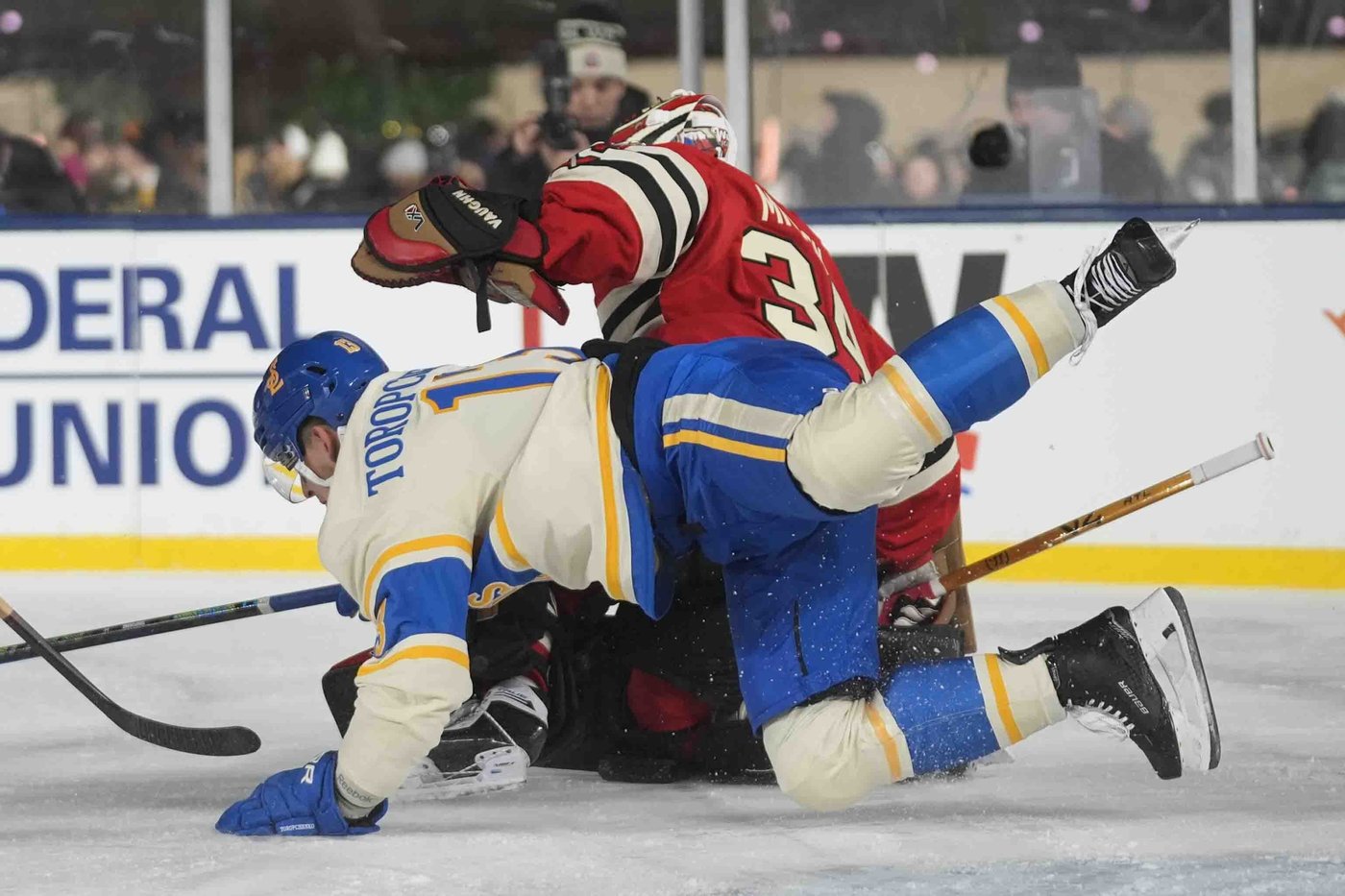 Cam Fowler scores twice as the Blues beat the Blackhawks 6-2 in the Winter Classic at Wrigley Field | iNFOnews.ca