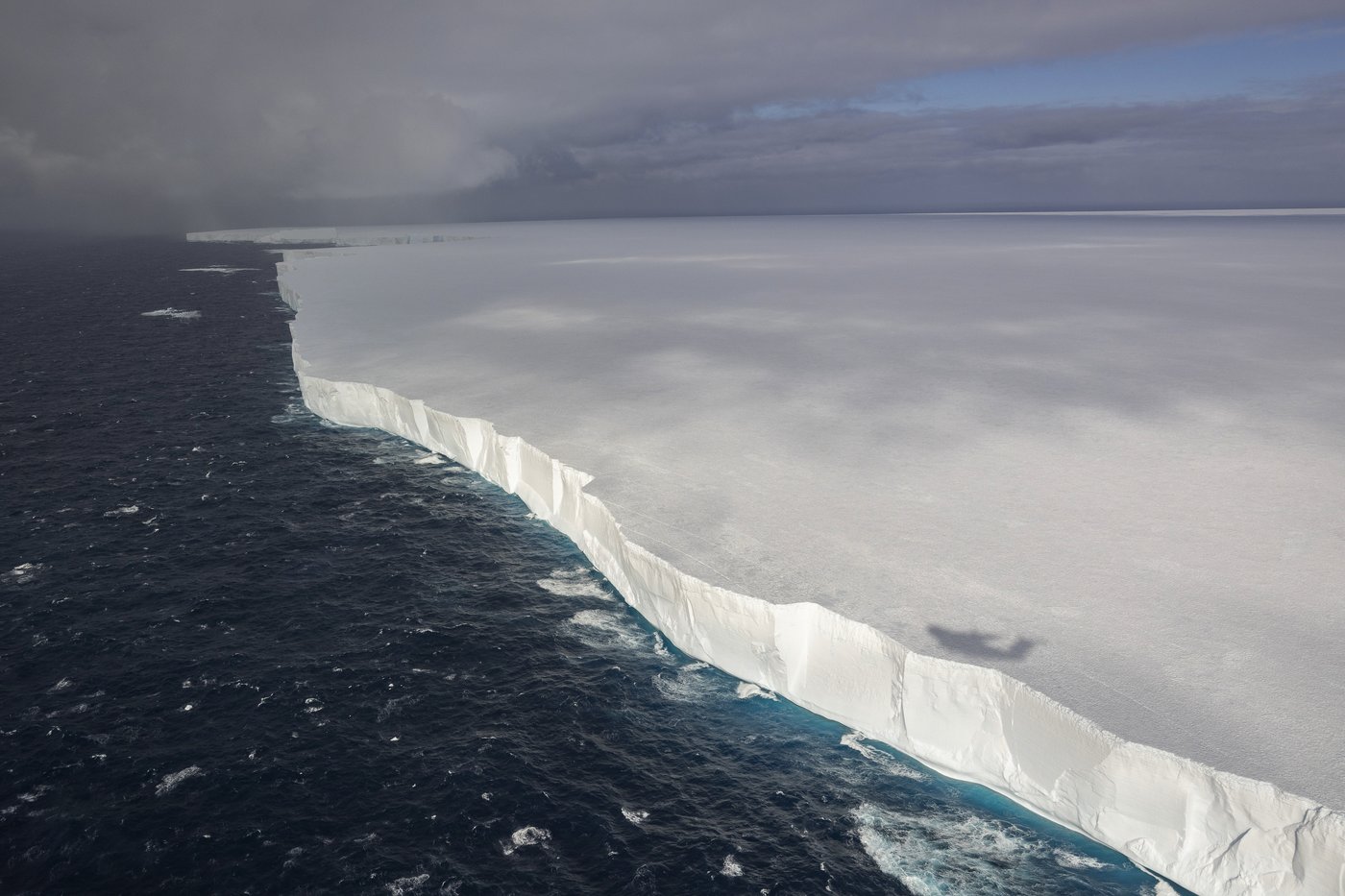 Wall of ice the size of Rhode Island heading toward penguin-packed island off Antarctica | iNFOnews.ca Wall of ice the size of Rhode Island heading toward penguin-packed island off Antarctica | iNFOnews.ca