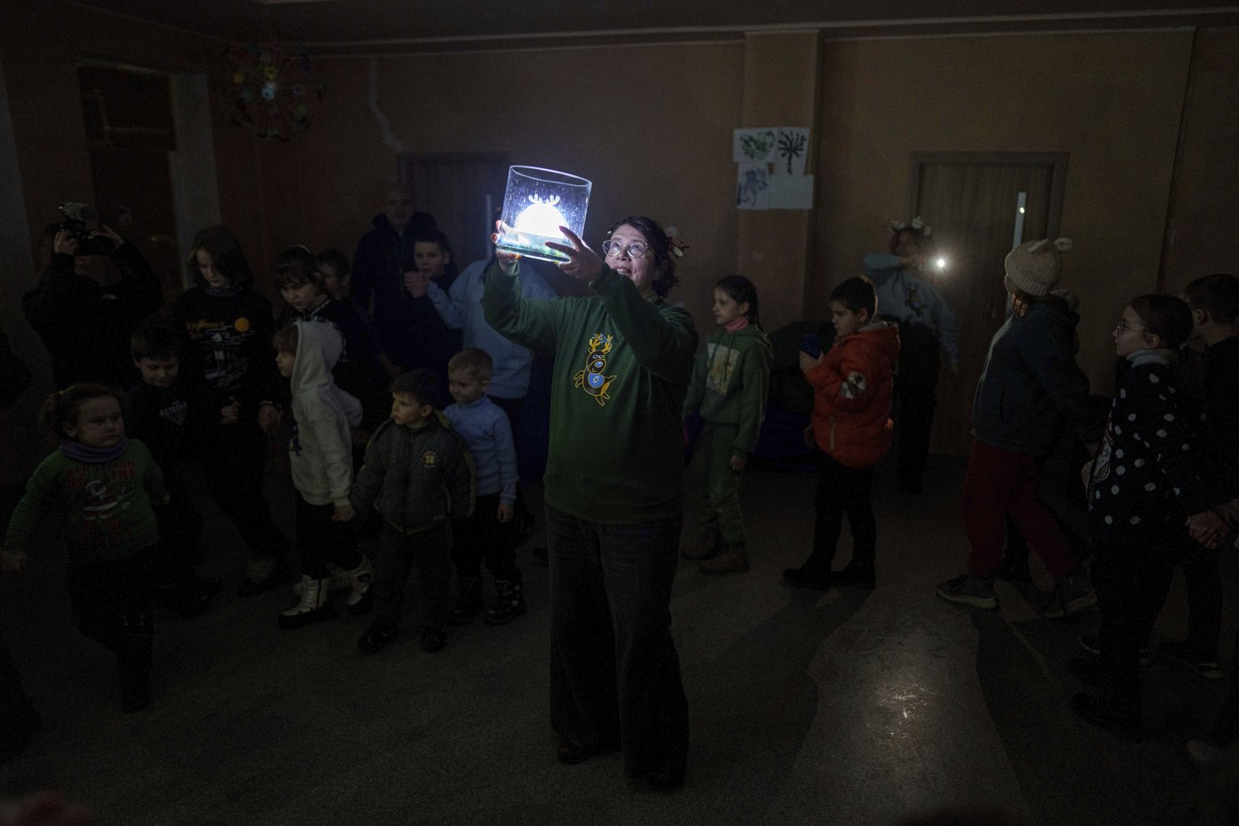 'Reindeer' volunteers bring holiday magic to Ukrainian children living on the frontlines | iNFOnews.ca 'Reindeer' volunteers bring holiday magic to Ukrainian children living on the frontlines | iNFOnews.ca