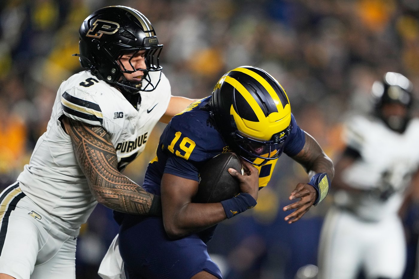 Jordan Marshall runs for 185 yards and 3 TDs to help No. 21 Michigan hold off Purdue for 21-16 win | iNFOnews.ca Jordan Marshall runs for 185 yards and 3 TDs to help No. 21 Michigan hold off Purdue for 21-16 win | iNFOnews.ca