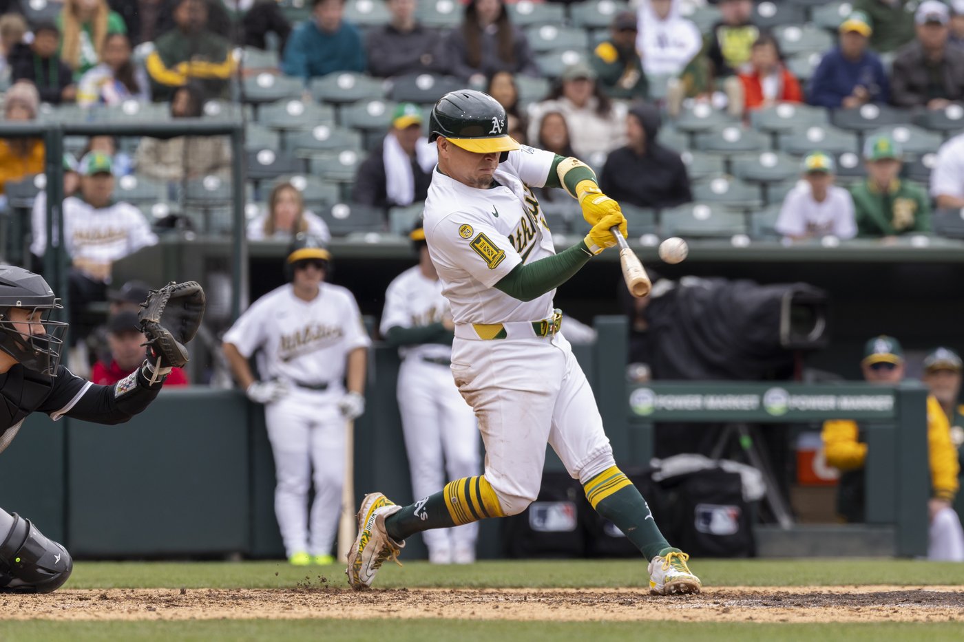 Luis Urías hits 2-run HR in 10th inning to help Athletics beat White Sox 3-2 | iNFOnews.ca